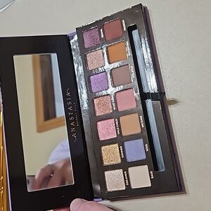 Anastasia Beverly Hills eyeshadow pallet